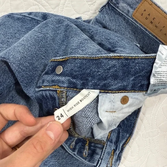 PacSun Women’s High Rise Boot Cut Jeans - Size 24 - Picture 3 of 4